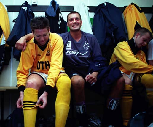 Chris Waddle    16/9/2000
Story John Percy
Chris is pictured sharing a joke with teamates  before his game for Worksop town...
POSTPHOTO  2K6625/6   PICTURE BY NEIL HOYLE