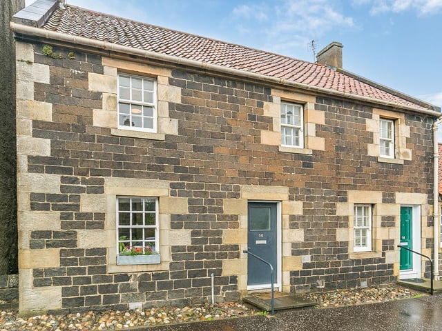 56 Main Street forms part of a charming period terrace, located in the desirable village of Ratho, west of Edinburgh city centre.