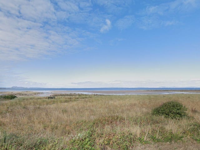 Longniddry Bents is another award-winning East Lothian beach. The stunning beach is popular with watersport lovers, including kite-surfers, canoeists and windsurfers.