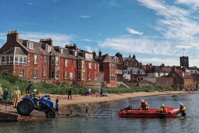 North Berwick: Lifeboat launched in East Lothian after swimmer seen jumping off rocks and not reappearing