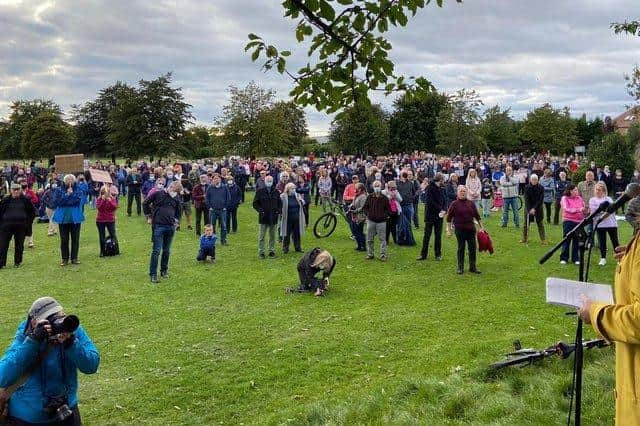 An estimated 1000 people attended a meeting in Gyle Park at the height of the pandemic  on the controversial plans for a Low Traffic Neighbourhood in East Craigs.