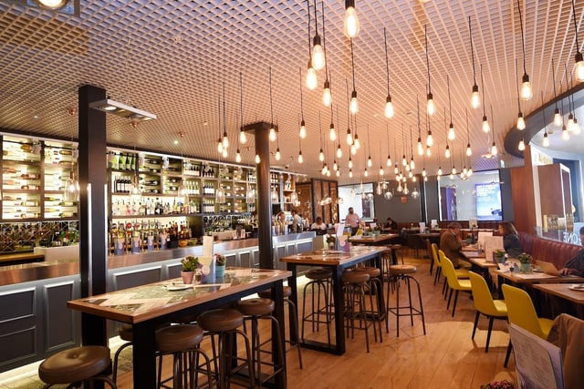 Trip Advisor’s highest rated place to eat in Edinburgh is All Bar One 2 in Edinburgh Airport East, having 753 reviews and has a 5-star traveller rating. This bar provides a variety of delicious dishes and hand-crafted drinks that’ll help you start your holiday in style.