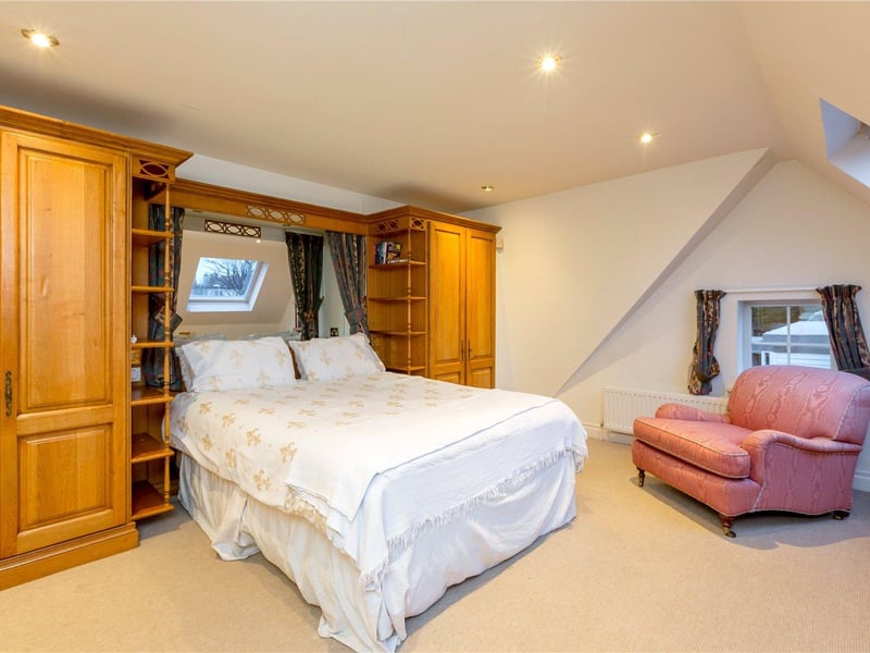 Old Coach House - bedroom.