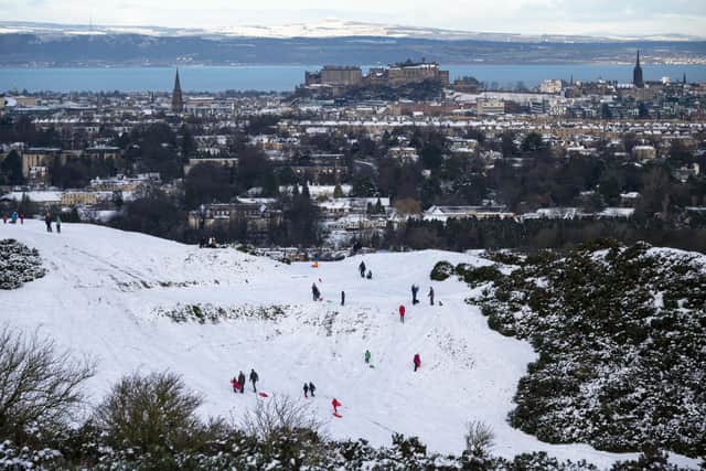 Last December, Edinburgh was hit with snow showers a few days after Christmas, allowing the locals to take to the hills with sledges. Children and families went to Holyrood Park and the Braids to build snow men and have fun in the snow.