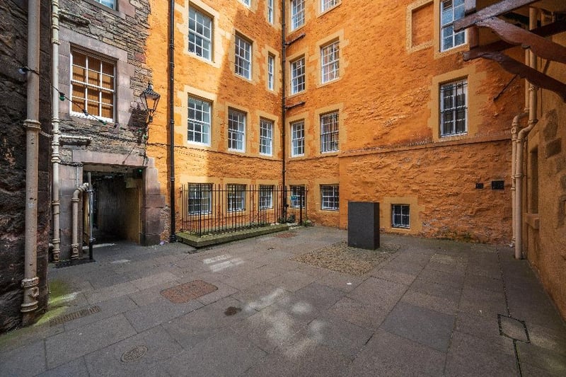 The courtyard off the Royal Mile at the entrance to this Lawnmarket flat.