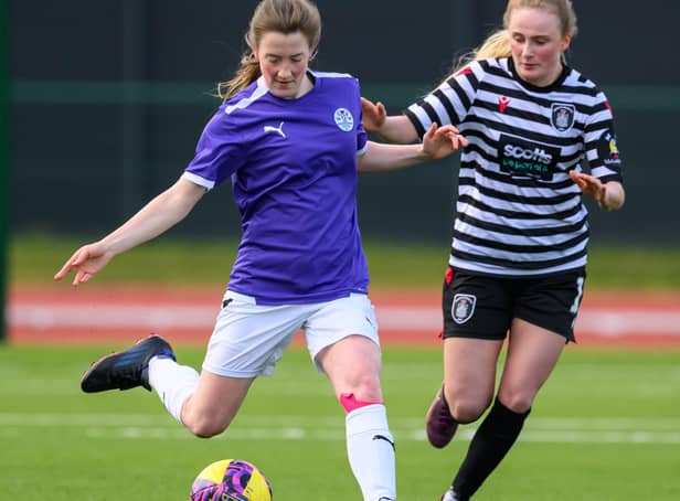 Hannah Davie holds off Leah Daly in Boroughmuir's 3-2 defeat. Credit: Malcolm Mackenzie