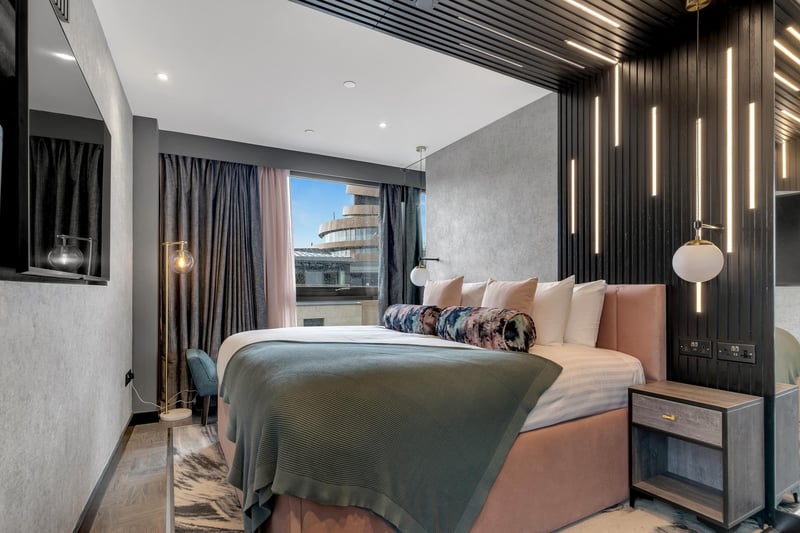 The Bonnie Suite is on the top floor of this Aparthotel, with magnificent views across Edinburgh. This stylish room has been designed to make you feel at home with beautiful interior design and a 2000 spring king bed as the main attraction.