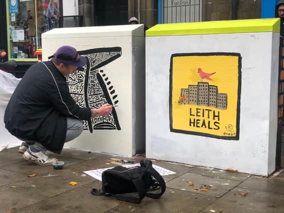 Local artists paints mural on utility box in Leith