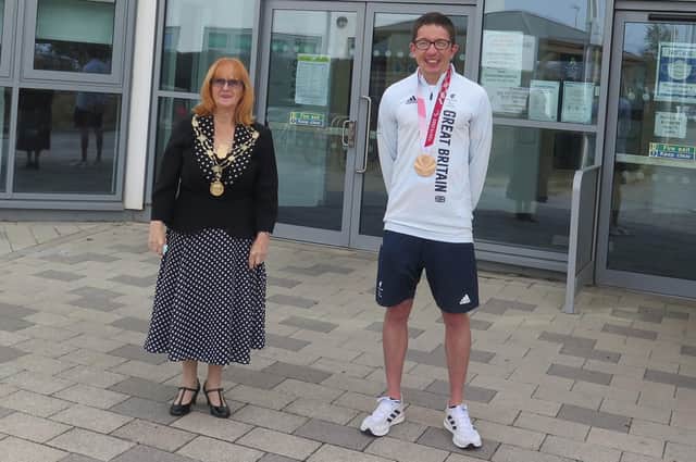 Depute Provost Councillor Margot Russell was honoured to welcome Loanhead swimmer Scott Quin back home after his bronze medal success in Tokyo.