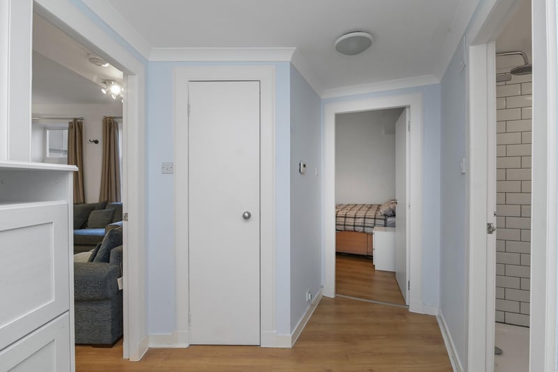 This one bedroom flat is presented to the market in good order throughout.