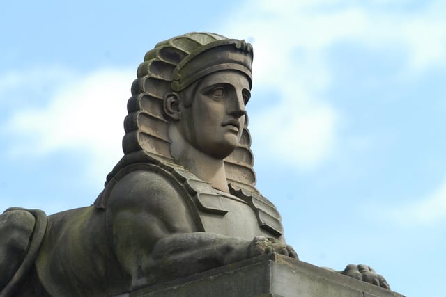 This stone Sphinx sculpture is one of eight to adorn which city centre landmark?