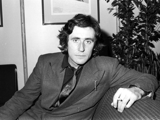 Star Gabriel Byrne in Edinburgh before the Royal Scottish Charity Premiere of the film 'Defence of the Realm' in November 1985.