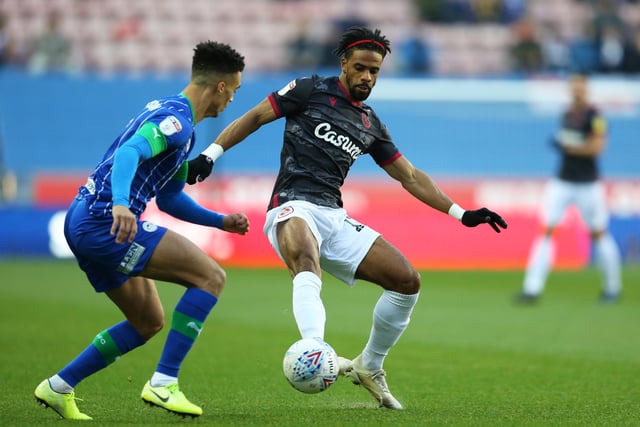 Wycombe Wanderers have completed the signing of former Jamaica winger Garath McCleary. The 33-year-old was released by Reading at the end of last season. He previously featured in the top tier with the Royals. (Club website)