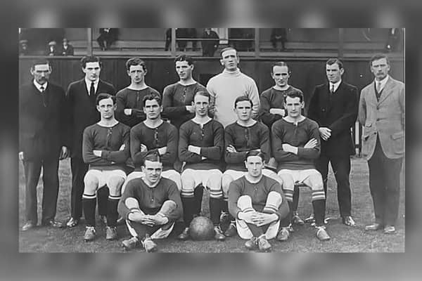 The Hibs team during the 1914/15 season. Included are Matt Paterson (third left in the back row) and James Hendren (furthest right in the middle row)