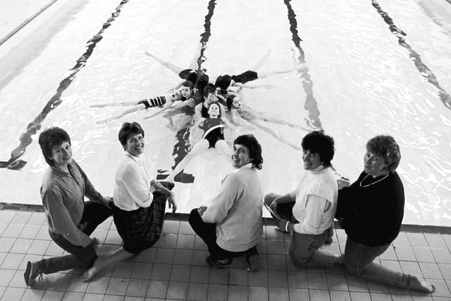 Synchronised swimmers at Selkirk Pool, May 1985.