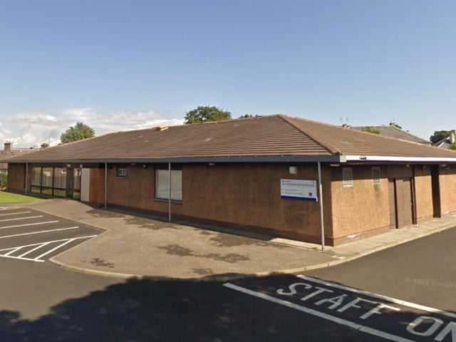There are 979 patients per GP at The Harbours Medical Practice. In total there are 9,790 patients and 10 GPs.