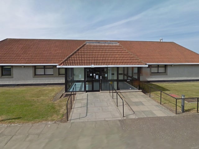 There are 937 patients per GP at Prestonpans Group Practice. In total there are 9,374 patients and 10 GPs.