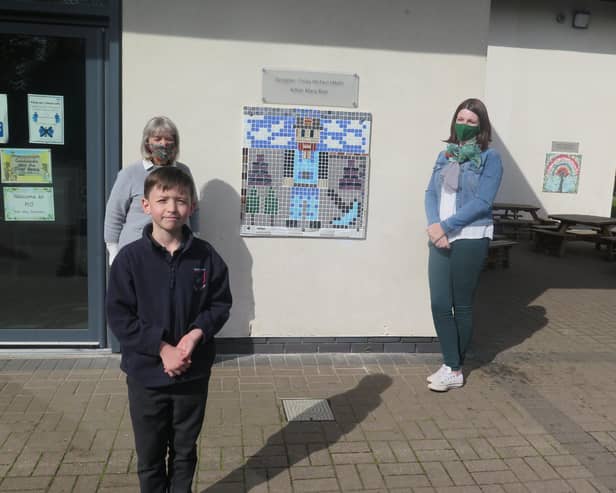 Finlay McFaul (P4) at front with his gran Mary Blair on the back left and Elinor Fox on the right. Mary is chair of Dalkeith Arts and she made her grandson’s design.