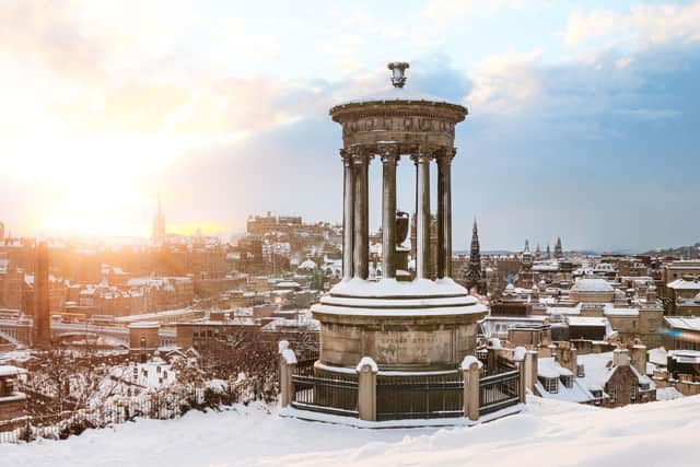 When is it going to snow in Edinburgh today? What does the weather warning say?