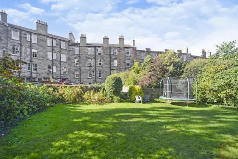 The property has a large shared garden which is accessable for residents.