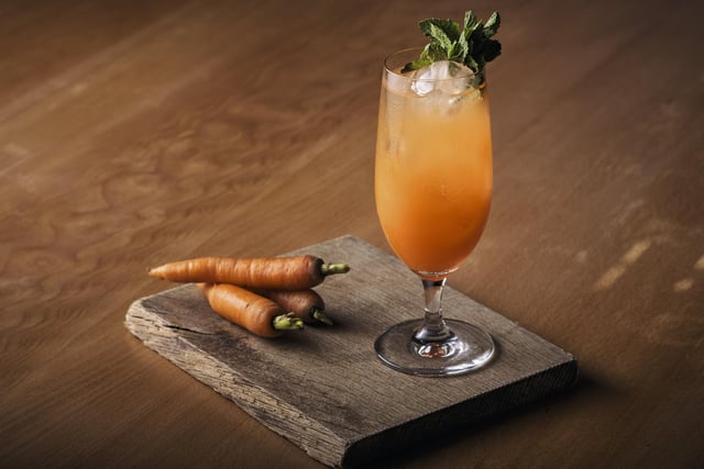 Description: Seedlip Grove | carrot juice | ginger-infused apple cider vinegar | maple syrup | soda.
Served long and sparkling. Earthy and botanical – with a kick
Note: Earthy and botanical mocktail with a kick of fresh ginger. Perfect for cold weather! With the character and body of an alcoholic cocktail, this beautifully-crafted concoction pairs root vegetable juice with Seedlip Grove and a vivacious ginger-infused cider vinegar blend.