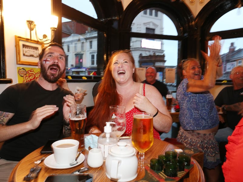 England score! Fans watch England v Ukraine in the quarter finals of Euro 2020, in The Kings pub, Albert Rd, Southsea. Picture: Chris Moorhouse (jpns 030721-31)