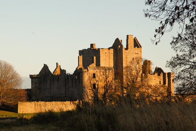 The ruined medieval castle of Craigmillar (Edinburgh’s other castle) featured as Ardsmuir Prison, the place of Jamie’s incarceration in Season 3.