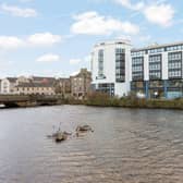 79/1 The Shore is a contemporary, spacious 2nd floor apartment forming part of a luxury, factored waterside development in the highly desirable Shore district of Edinburgh.