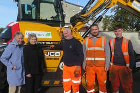 Pictured left to right are: Broomieknowe Gardens resident Diane Smith, Midlothian Council’s Cabinet Member with responsibility for roads, Cllr Dianne Alexander, JCB Pothole Pro driver Stuart Dunlop and roads crew members Dougie Hall and Sam McLean.