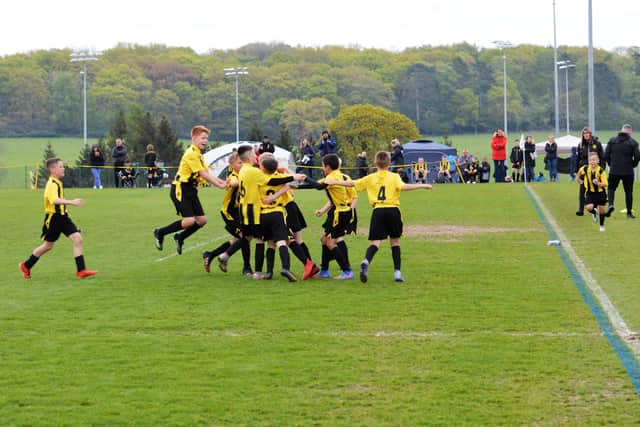 Hutchison Vale 2011s group on the pitch as figures reveal almost a third of Scottish parents fear sending their kids to football during the cost of living crisis (Photo: Ana-Maria Corneanu).