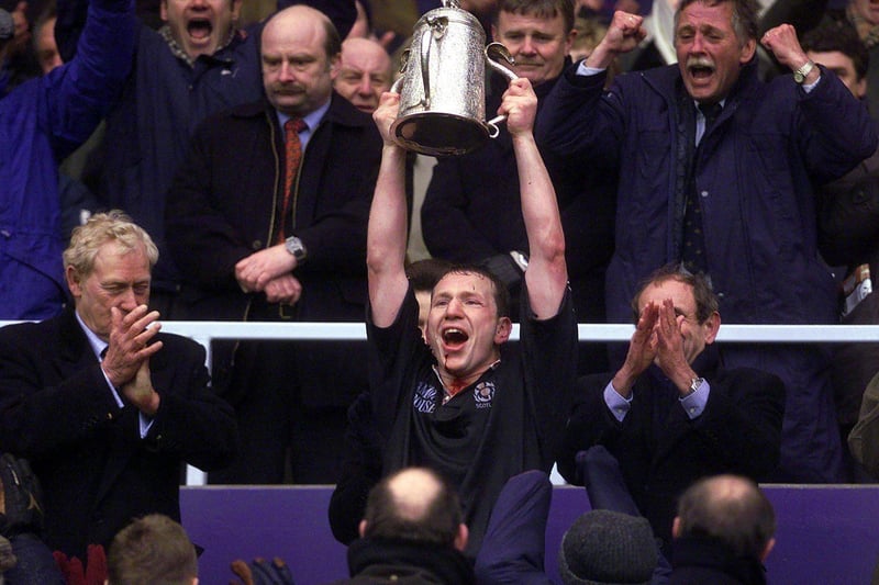 Scotland captain Andy Nicol holds aloft the Calcutta Cup after Scotland defeat England 19-13 at Murrayfield, 2 April 2000.