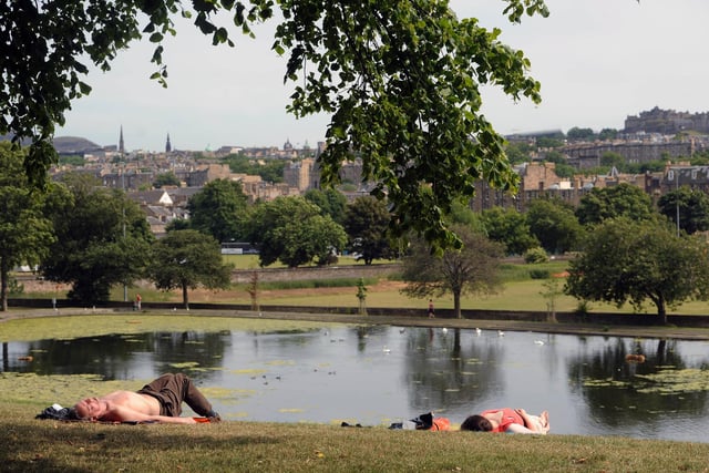 Inverleith Park is a great place to visit when the sun is shining. A great spot to pitch up for a picnic is beside the pond.