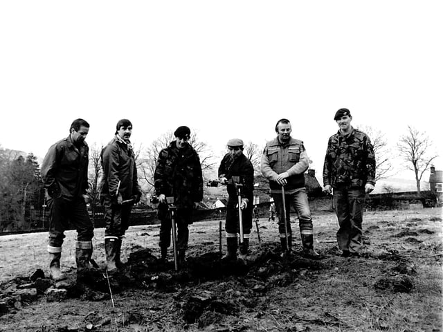 Bomb disposal unit at Chicken Acre, Selkirk, February 1988.