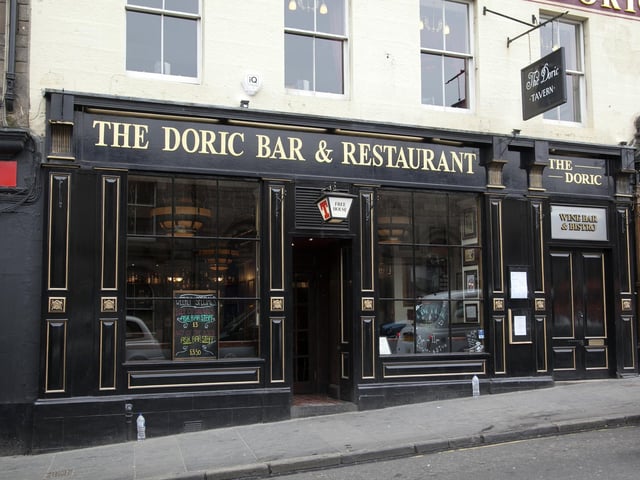 The Doric Bar can be found in Edinburgh's Market Street and was stood on the same site since it was built in the 17th century. It is known as Edinburgh's oldest gastro-pub after it was adapted in the 18th century.