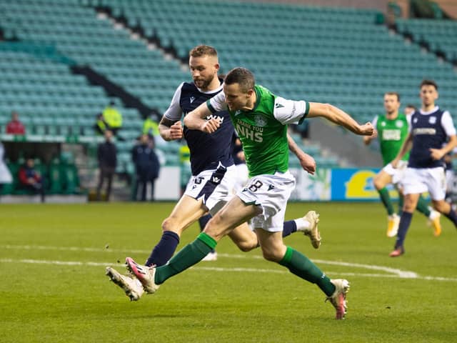 Jamie Murphy grabs the winner for Hibs in their  Betfred Cup match against Dundee. Photo by Paul Devlin / SNS Group