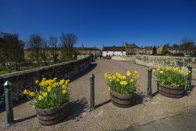 Felton is on the River Coquet, and offers plenty of opportunity for riverside walks. The Northumberland Arms is the area's only pub, but there's also a cafe, The Running Fox, with picnic tables outside.