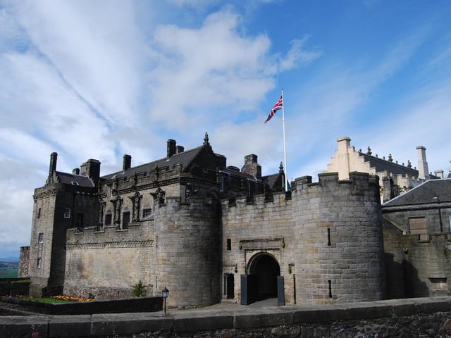 This hilltop castle has been linked to a number of ghosts, including the ghost of Mary Queen of Scots, one of her servants, and a ghostly highlander dressed in a kilt. Visitors have reported tales of mistaking him for a tour guide, only for him to turn and disappear when approached.