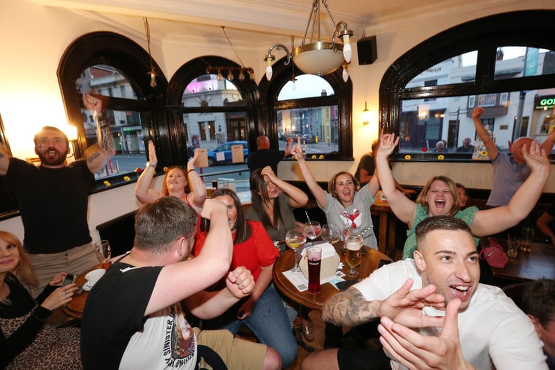 England score! Fans watch England v Ukraine in the quarter finals of Euro 2020, in The Kings pub, Albert Rd, Southsea. Picture: Chris Moorhouse (jpns 030721-30)