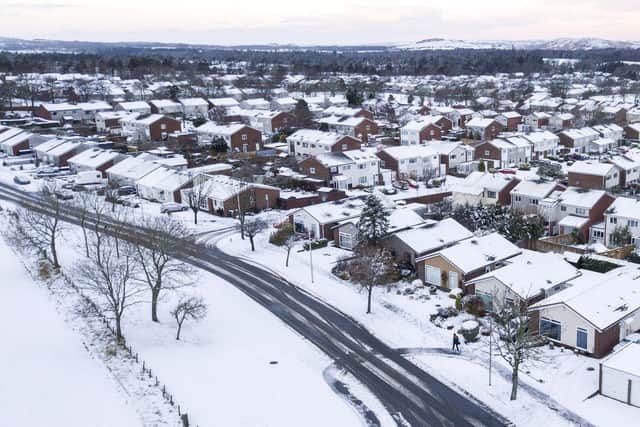 A yellow weather warning for snow and ice has been issued for Edinburgh and the Lothians.