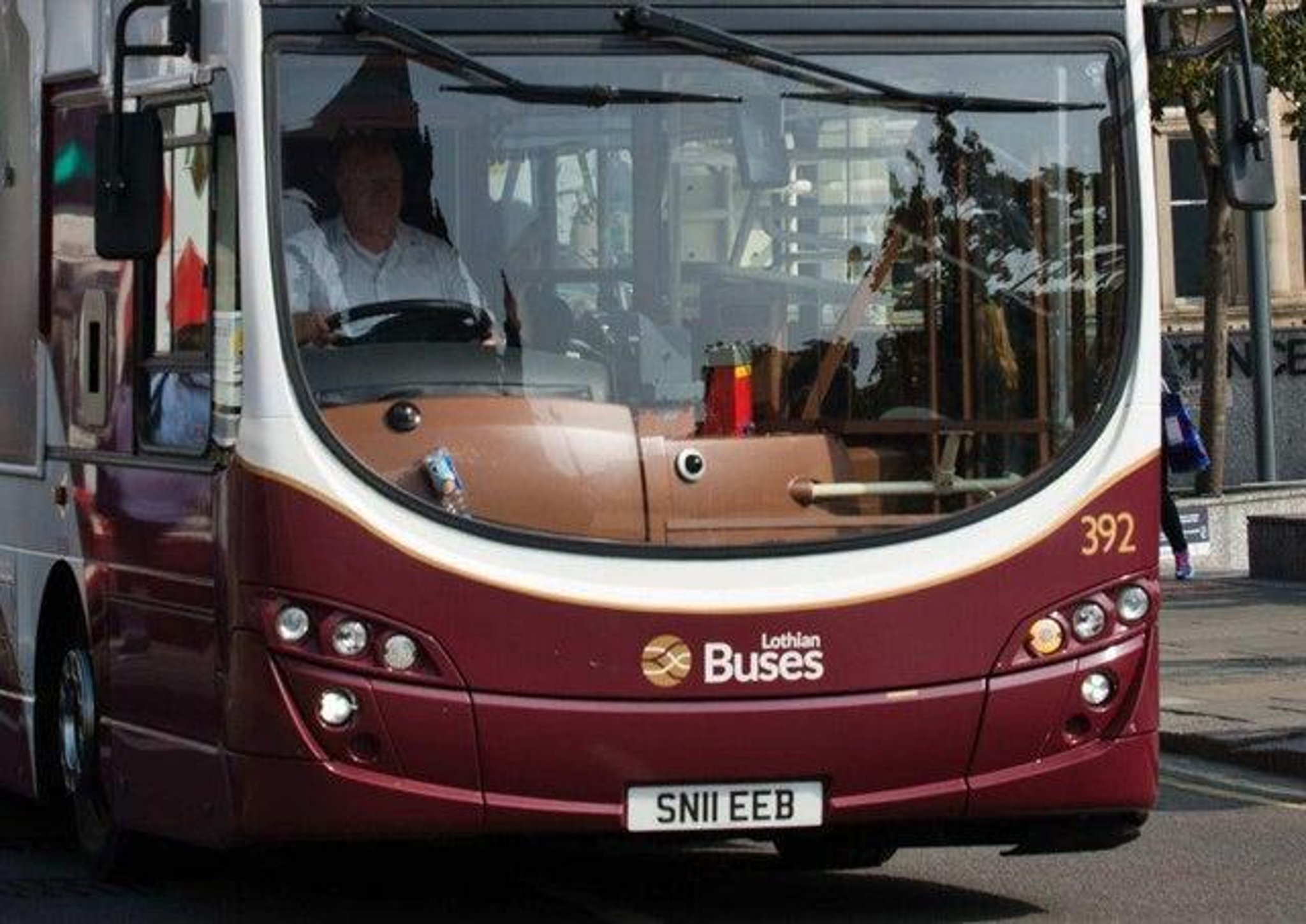 Police are hunting culprits after an Edinburgh bus had its window smashed on Sunday
