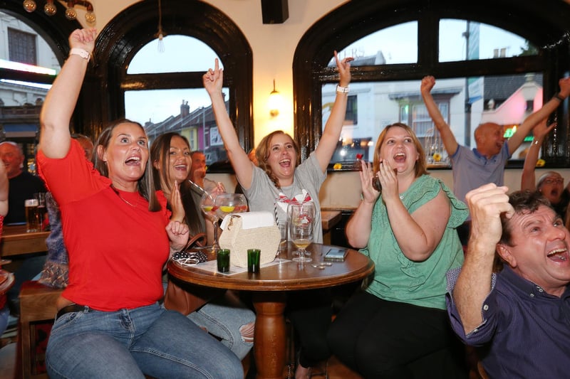 England score! Fans watch England v Ukraine in the quarter finals of Euro 2020, in The Kings pub, Albert Rd, Southsea. Picture: Chris Moorhouse (jpns 030721-35)