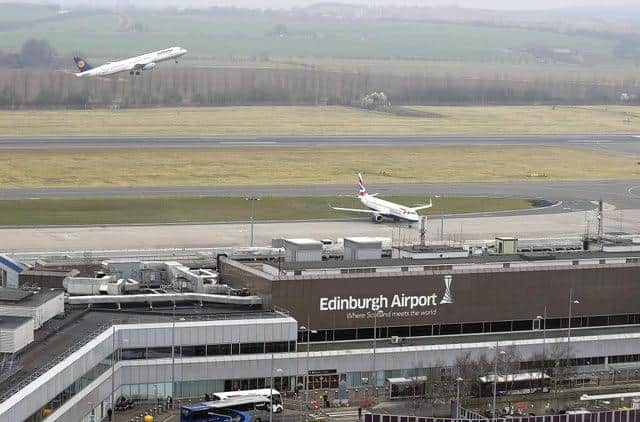 Taxi drivers have raised concerns about Edinburgh Airport's new £4 flat-fee.
