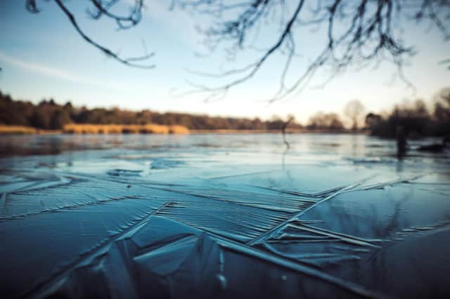 Edinburgh locals have been asked to keep themselves and their pets away from frozen bodies of water, following the Solihull lake tragedy. (Photo credit: PIxabay/Matthias Groeneveld)
