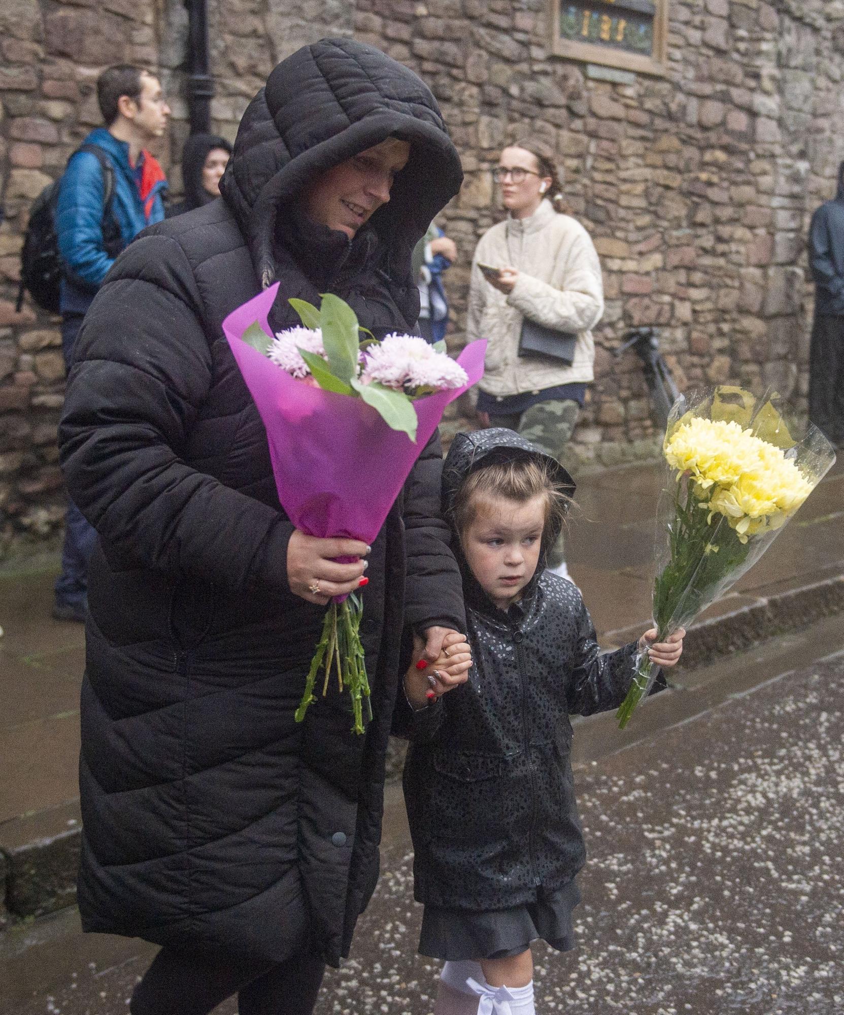 Edinburgh mourns the Queen: 10 pictures as Edinburgh locals pay their respects to Queen Elizabeth II