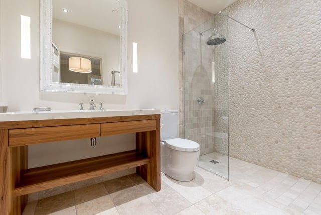 The townhouse comes equipped with five bathrooms - three of which are en-suites for the incredible bedrooms found throughout the property