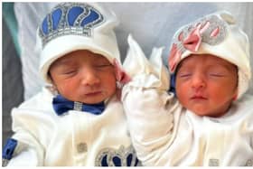 Baby boy Jami and baby girl Rumi were delivered at 23:44 and 00:27 last night and this morning, meaning the twins have different birthdays.