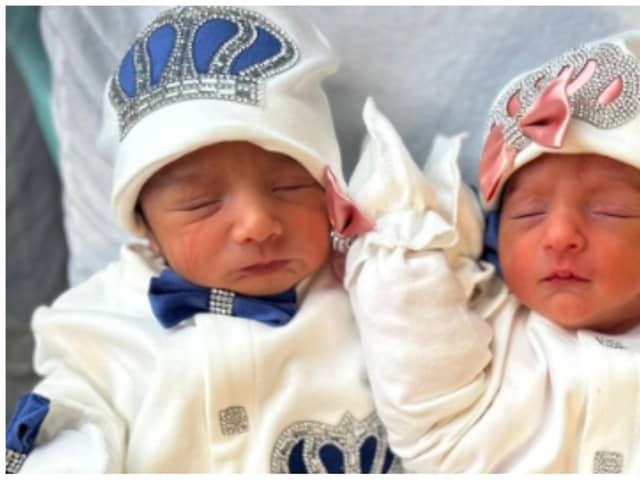 Baby boy Jami and baby girl Rumi were delivered at 23:44 and 00:27 last night and this morning, meaning the twins have different birthdays.