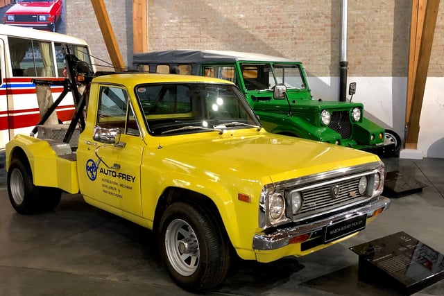The only pick-up worldwide with a rotary piston engine was available in North America, where a total of 16,272 units were sold; just 600 of them as tow trucks. The enjoyed an impressive fan base amongst families, farmers, workshops … and even racers. The most impressive racing victory by a rotary pickup came in the 1975 Mojave 24 Hour Rally