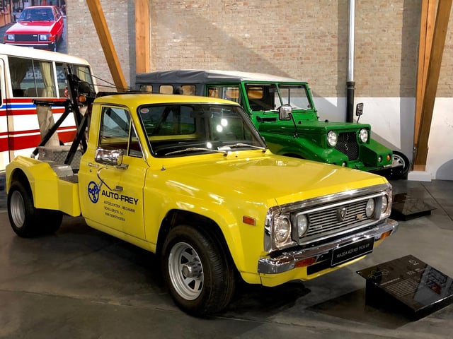 The only pick-up worldwide with a rotary piston engine was available in North America, where a total of 16,272 units were sold; just 600 of them as tow trucks. The enjoyed an impressive fan base amongst families, farmers, workshops … and even racers. The most impressive racing victory by a rotary pickup came in the 1975 Mojave 24 Hour Rally
