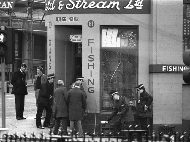Police guard the entrance to the Field and Stream gun shop in Montrose Terrace in November 1985 after a man shut himself in.
